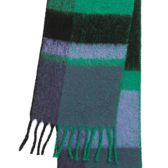 Free People Cameron Brushed Navy Plaid Bkanket Scarf Plush Fringe Oversized NWT - Picture 4 of 11